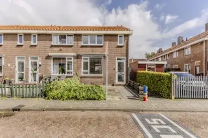 Corner house for sale: Burgemeester van Ordenstraat 39, Burgemeestersbuurt Zaandam