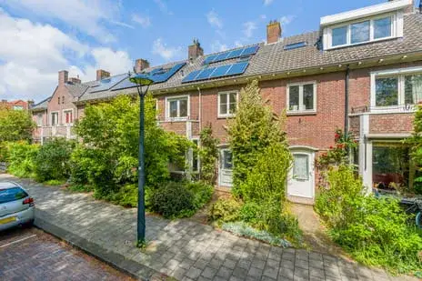 Terraced house for sale: Burgemeester van Tienenweg 19, Centrum West Diemen