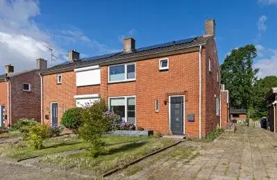 Twee-onder-één-kap te koop: Burgemeester Venemastraat 30, Muntendam-west Muntendam