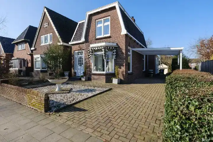 Vrijstaande woning te koop: Burgemeester Wuiteweg 102, De Singels oost Drachten