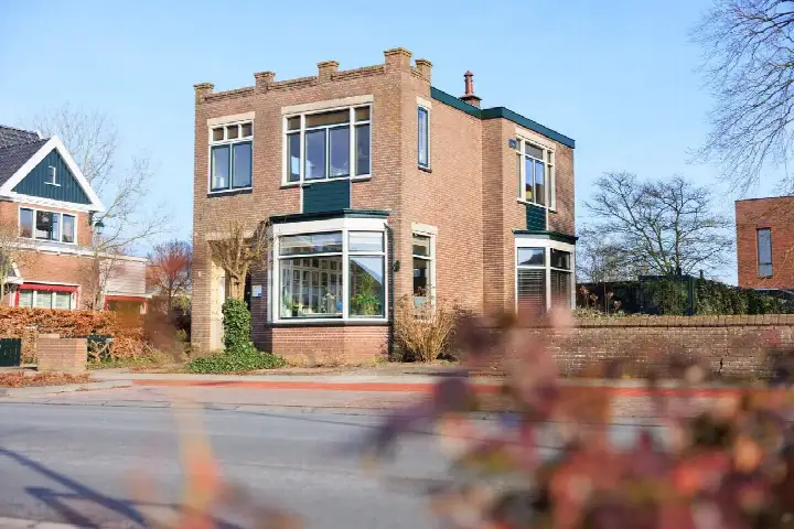 Vrijstaande woning te koop: Burgemeester Wuiteweg 53, De Bouwen west Drachten
