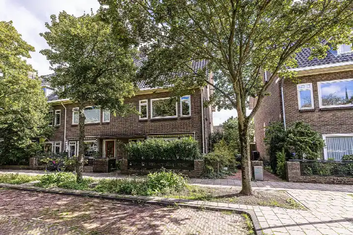 Corner house for sale: Burggravenlaan 14, Professorenwijk-Oost Leiden