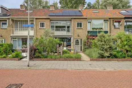 Tussenwoning te koop: Burggravenlaan 3, 't Sandt Katwijk (Zh)