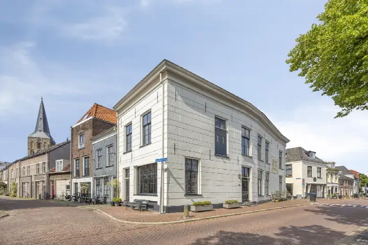 Tussenwoning te koop: Burgwal 15, Binnenstad Kampen Kampen