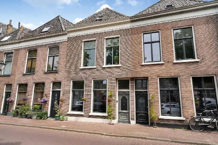 Terraced house for sale: Burgwal 32, Binnenstad Kampen Kampen