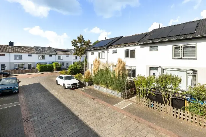 Terraced house for sale: Buxtehudestraat 104, Holtenbroek III Zwolle