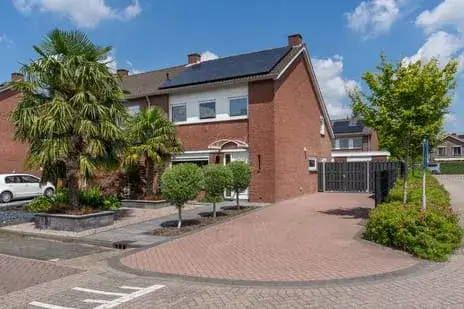 Twee-onder-één-kap te koop: C.H. van Maanenstraat 2, Rossum Rossum (Ge)