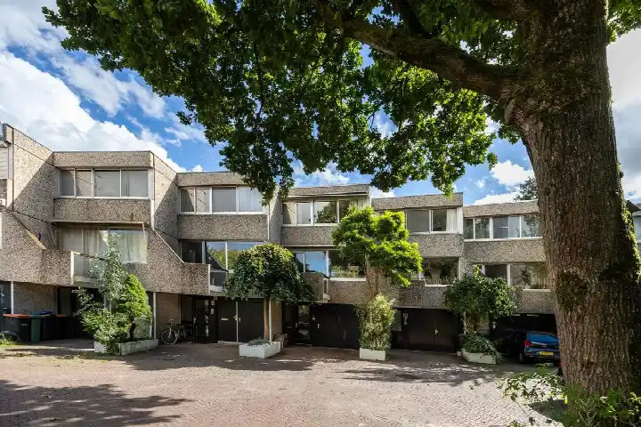 Tussenwoning te koop: Calabrië 35, Rozendaal Leusden