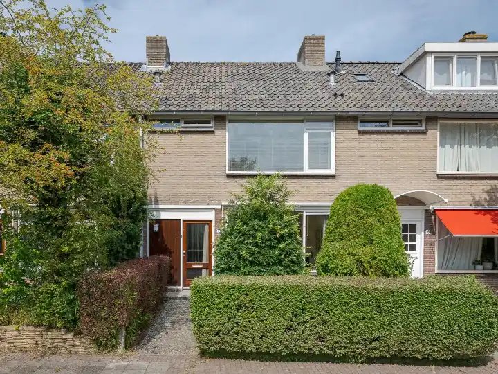 Tussenwoning te koop: Callenburghplantsoen 17, Noord-Hofland Voorschoten