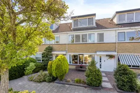 Terraced house for sale: Calsplantsoen 35, Wijkerbaan Beverwijk