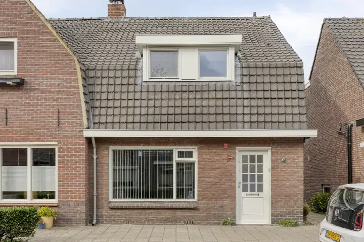 Twee-onder-één-kap te koop: Canisiusstraat 3, omg. Waterhoef Oisterwijk