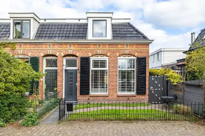 Twee-onder-één-kap te koop: Carel Fabritiusstraat 12, Hollanderwijk Leeuwarden