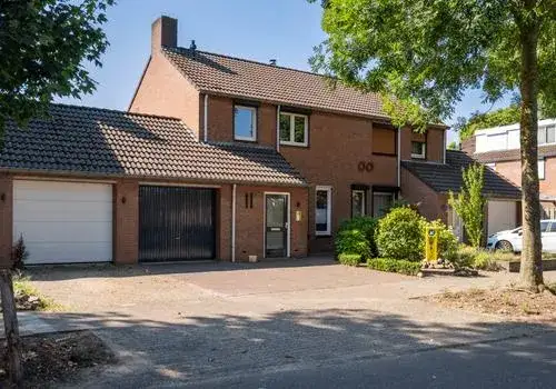 Terraced house for sale: Carolinenstraat 13, Stramproy Stramproy