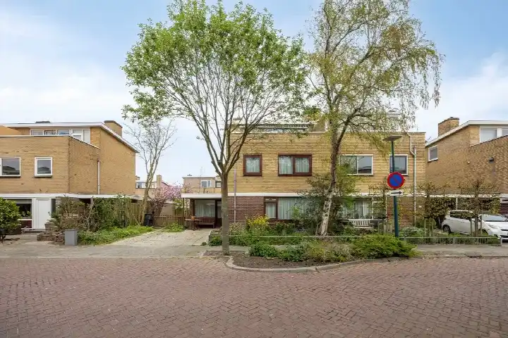 Corner house for sale: Cartesiuslaan 14, Voscuyl Oegstgeest