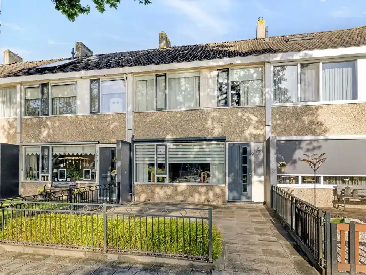 Tussenwoning te koop: Casimirstrjitte 9, Kootstertille Kootstertille