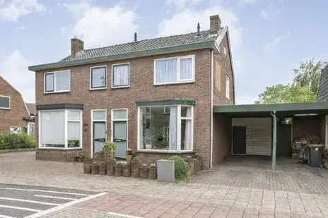 Twee-onder-één-kap te koop: Castorweg 328, Noord Hengelo