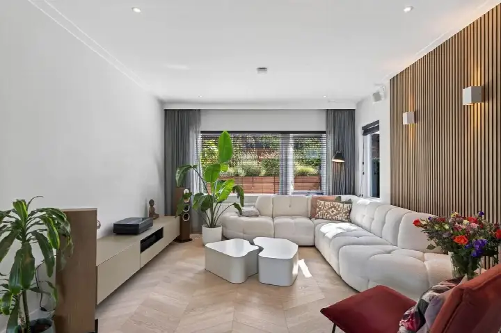 Tussenwoning te koop: Catharina van Clevelaan 4, Randwijck West Amstelveen