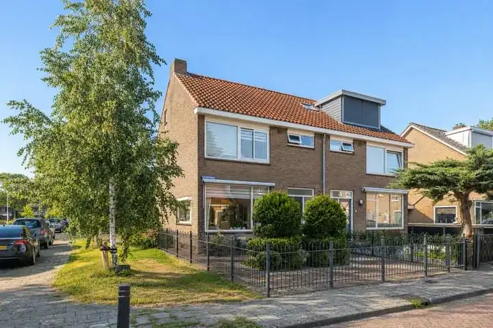 Semi-detached for sale: Cederstraat 20, Bomenbuurt Oost Zaandam