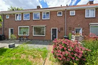 Terraced house for sale: Cederstraat 47, Bomenbuurt Oost Zaandam