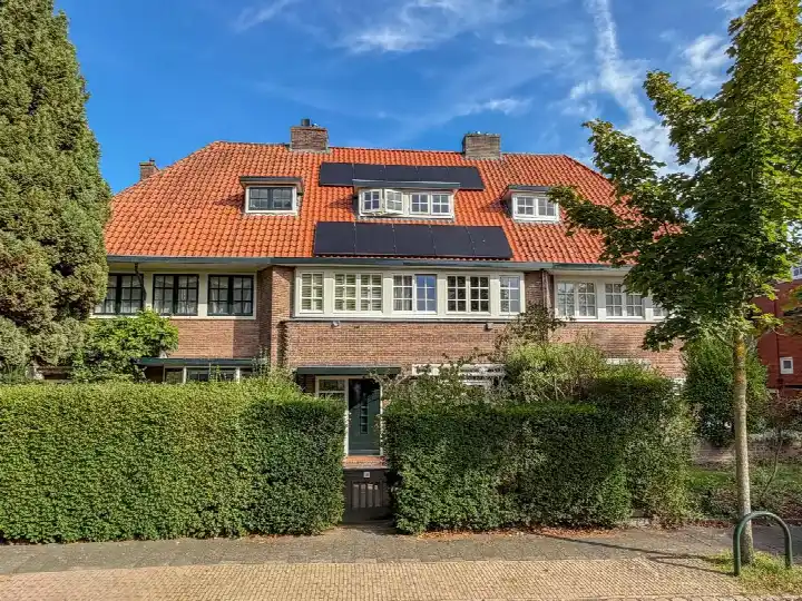 Twee-onder-één-kap te koop: Celebeslaan 16, Raadhuiskwartier Hilversum