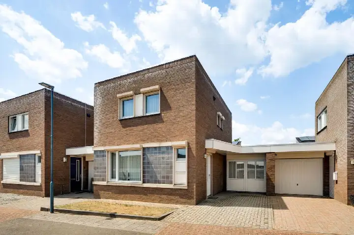 Tussenwoning te koop: Charles de Gaullestraat 6, Herten Herten