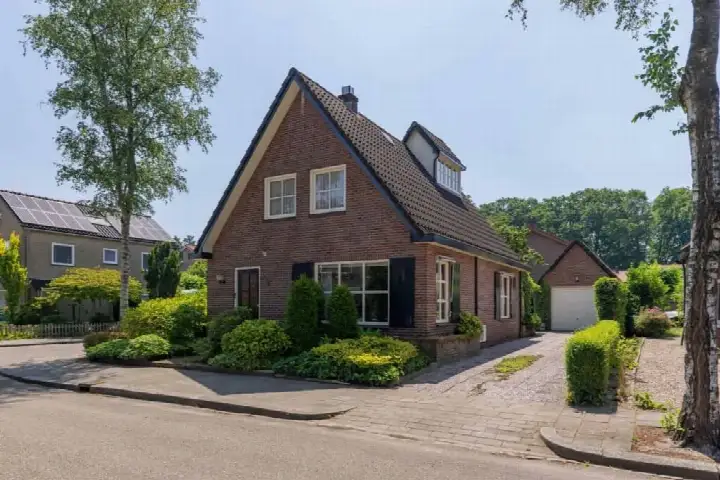 Detached house for sale: Chopinlaan 8, Componistenkwartier Apeldoorn