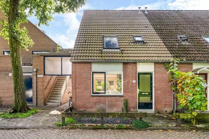 Corner house for sale: Christiaan Kerkhofstraat 21, Vrijheidswijk-West Leeuwarden
