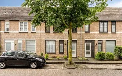 Terraced house for sale: Christinalaan 14, Steenweg en omgeving Helmond