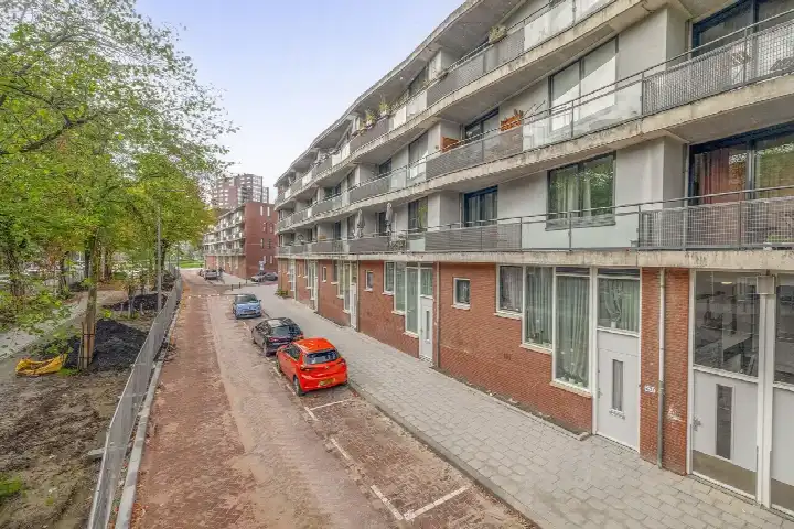 Apartment for sale: Claes de Vrieselaan 203, Middelland Rotterdam