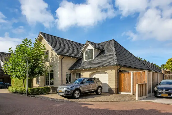 Vrijstaande woning te koop: Clara Peeterslaan 8, Stadsveld-Noord-Bruggert Enschede