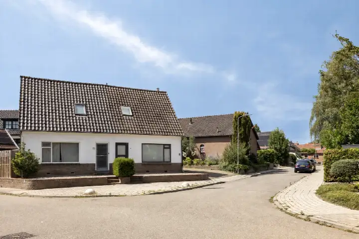 Twee-onder-één-kap te koop: Clarissenstraat 20, Kern Wamel Wamel