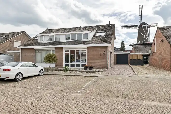 Twee-onder-één-kap te koop: Clausstraat 7, Kern Beneden-Leeuwen Beneden-Leeuwen