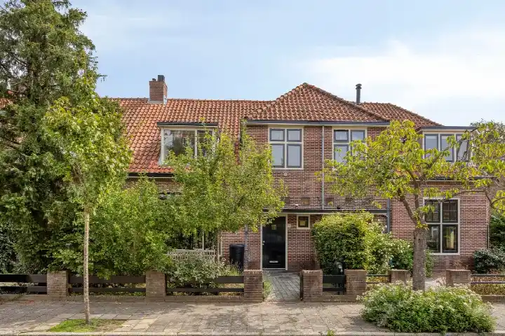 Terraced house for sale: Cobetstraat 12, Rijndijkbuurt Leiden