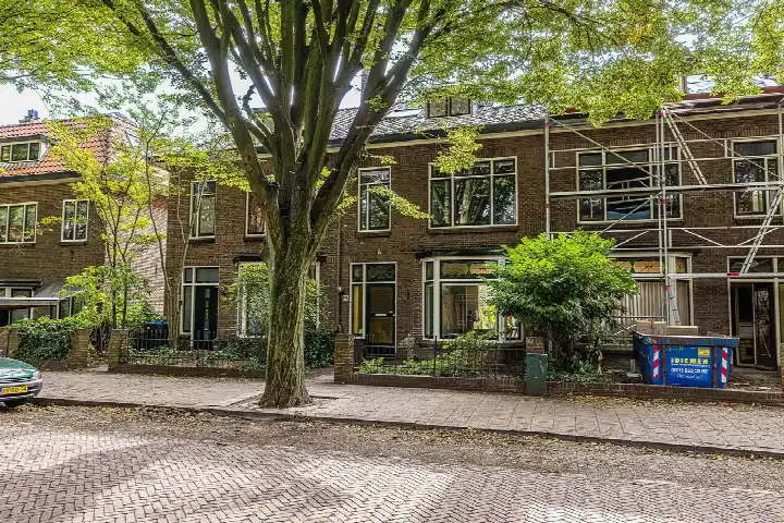 Terraced house for sale: Cobetstraat 42, Burgemeesterswijk Leiden