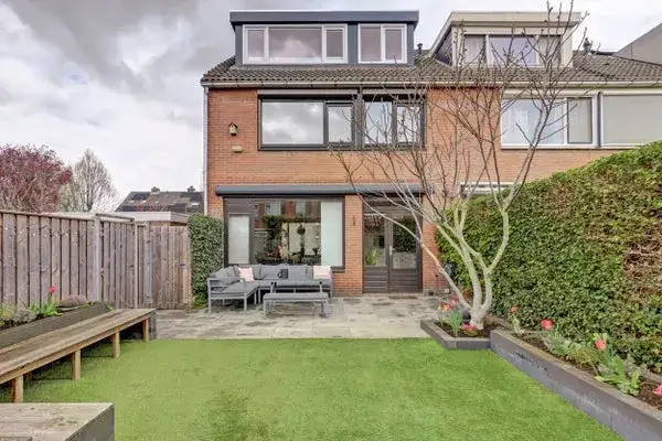Corner house for sale: Colijnweg 33, Staatsliedenbuurt-Zuid Zwijndrecht