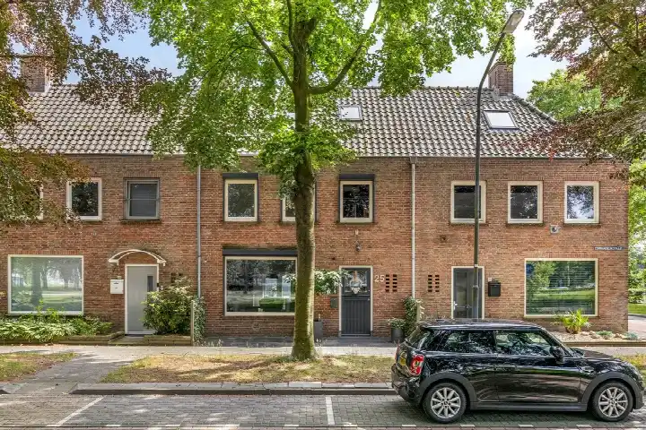 Tussenwoning te koop: Commandeurstraat 25, Slotjes-Midden Oosterhout (Nb)