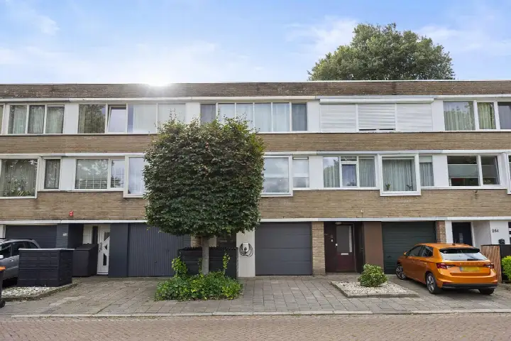 Tussenwoning te koop: Commissaris De Quaylaan 260, De Kruiskamp 'S-Hertogenbosch