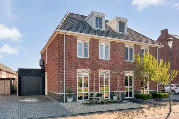 Twee-onder-één-kap te koop: Compagnie 5, Paddenpoel en Kornputkwartier Steenwijk