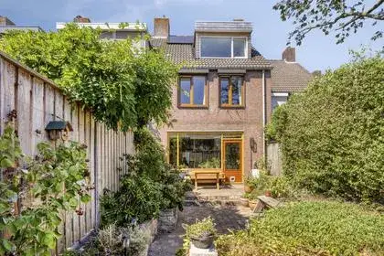 Terraced house for sale: Conradhof 11, Uitvindersbuurt Tilburg
