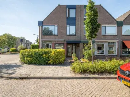 Corner house for sale: Constantijnstraat 12, Hoge Rijndijk Oost Zoeterwoude