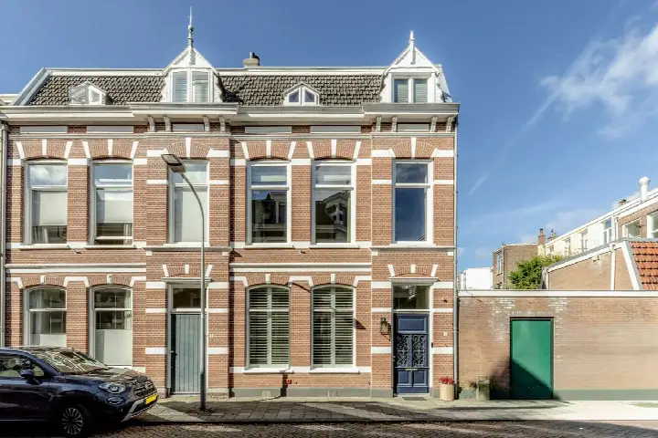 Tussenwoning te koop: Coornhertstraat 2, Hasselaersbuurt Haarlem