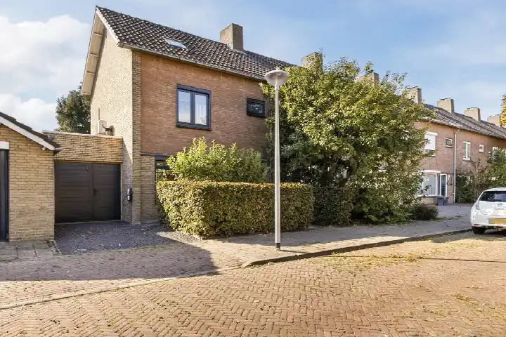 Hoekwoning te koop: Cornelis Bloemaertstraat 74, Barrier Eindhoven