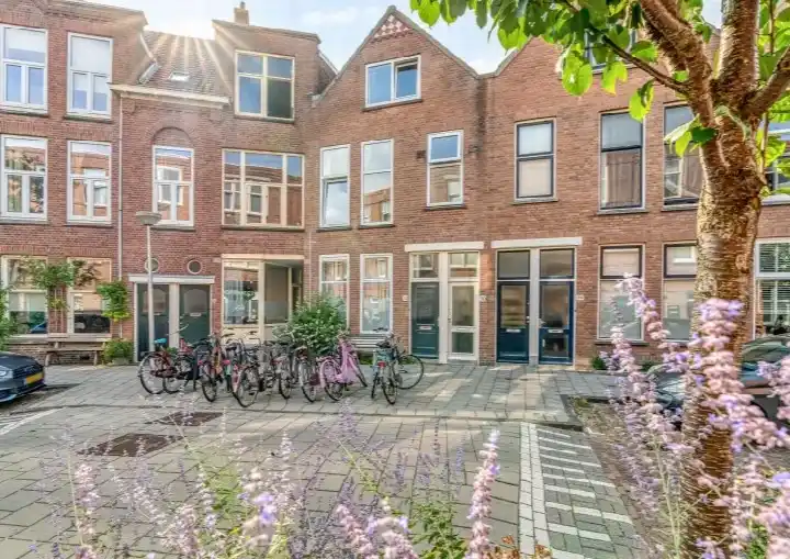 Apartment for sale: Cornelis Trompstraat 30, Zeeheldenbuurt Delft