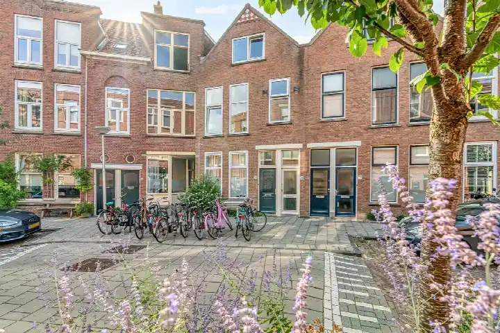 Apartment for sale: Cornelis Trompstraat 30, Zeeheldenbuurt Delft