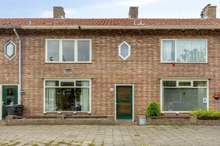 Tussenwoning te koop: Cornelis van der Lijnlaan 14, De Krim Haarlem