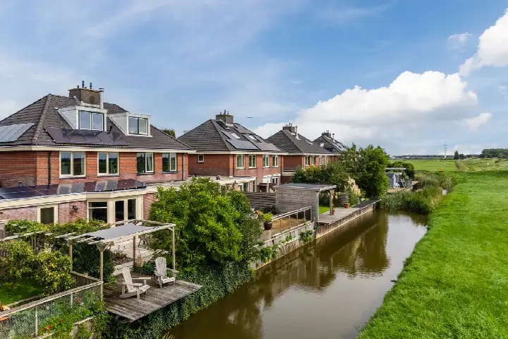Tussenwoning te koop: Cornelis Visserstraat 15, Spaarndam Spaarndam