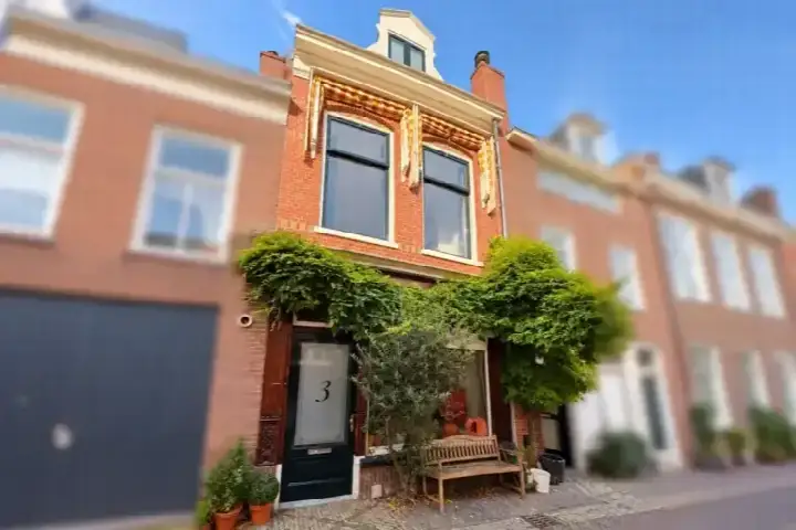Tussenwoning te koop: Cornelissteeg 3, Heiliglanden Haarlem