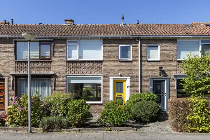 Terraced house for sale: Cort van der Lindenstraat 17, Ouwe Gouwe Gouda