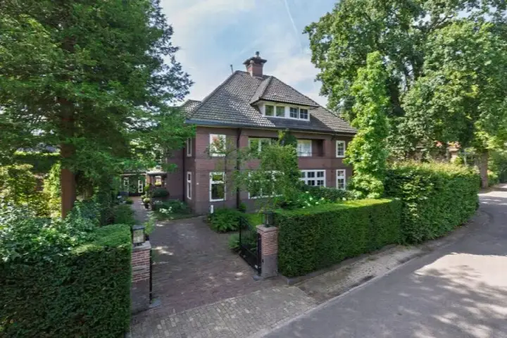 Semi-detached for sale: Corverlaan 5A, Lomanplein Bussum