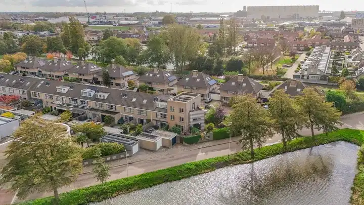 Corner house for sale: Couperinstraat 1, Puccinibuurt Capelle Aan Den Ijssel